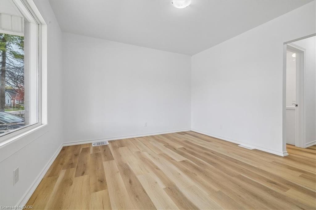 114 Garside Avenue N Property Photo 3