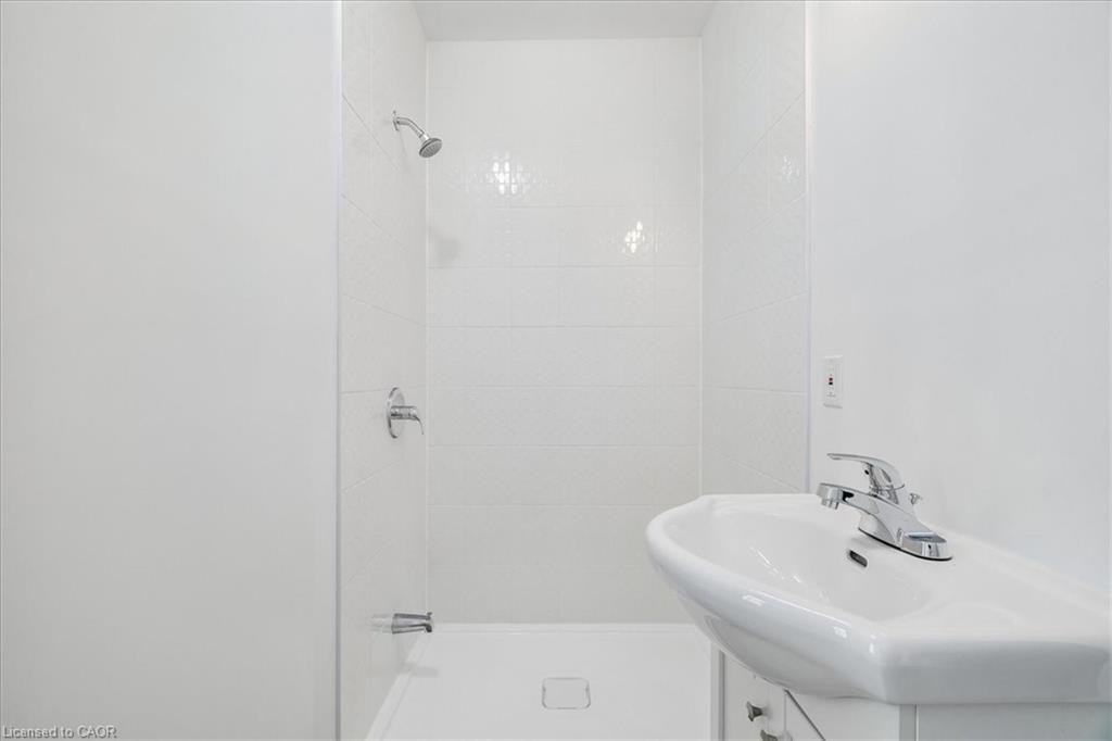 114 Garside Avenue N Property Photo 6