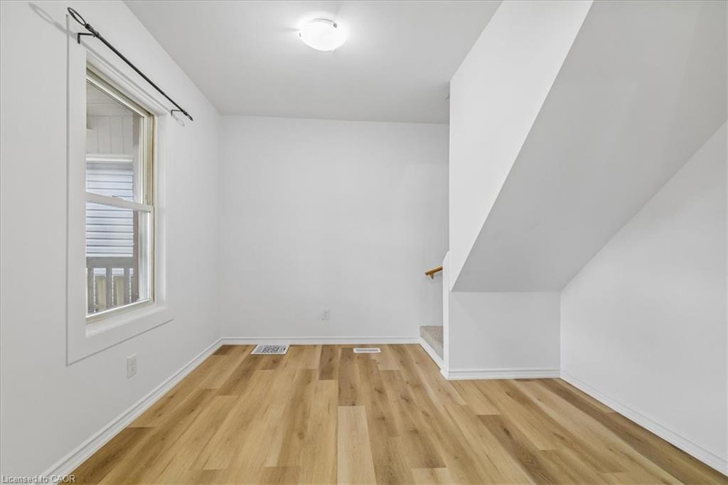 114 Garside Avenue N Property Photo 14