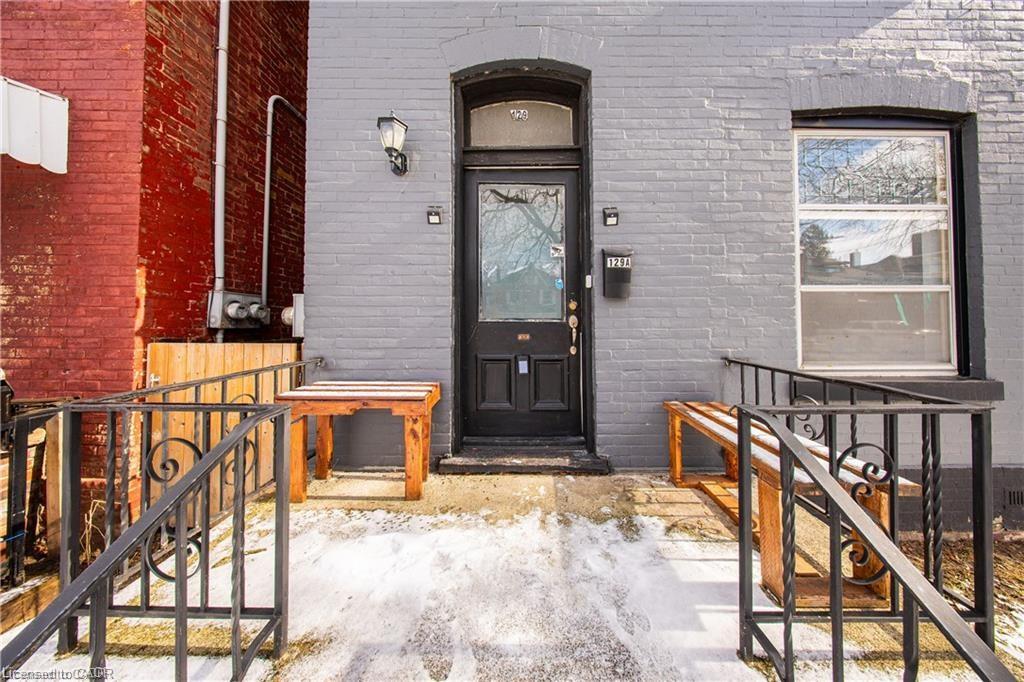 129 West Street Property Photo 7