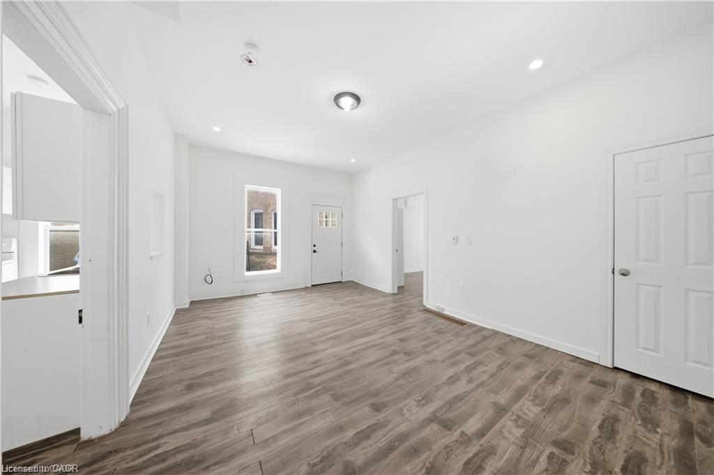 129 West Street Property Photo 27