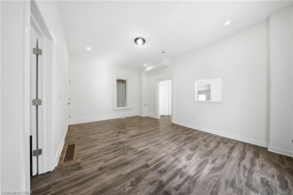 129 West Street Property Photo 28