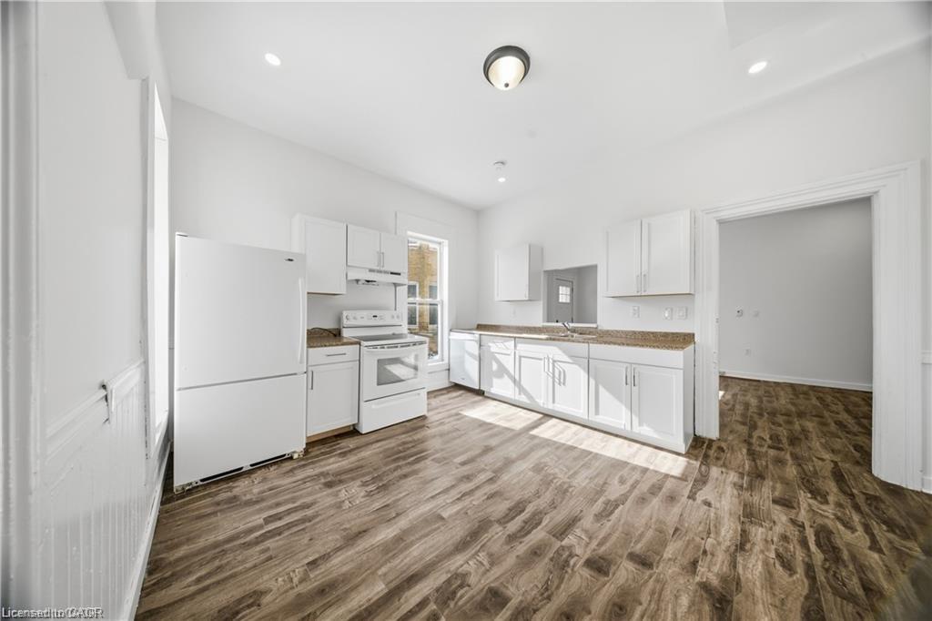 129 West Street Property Photo 33
