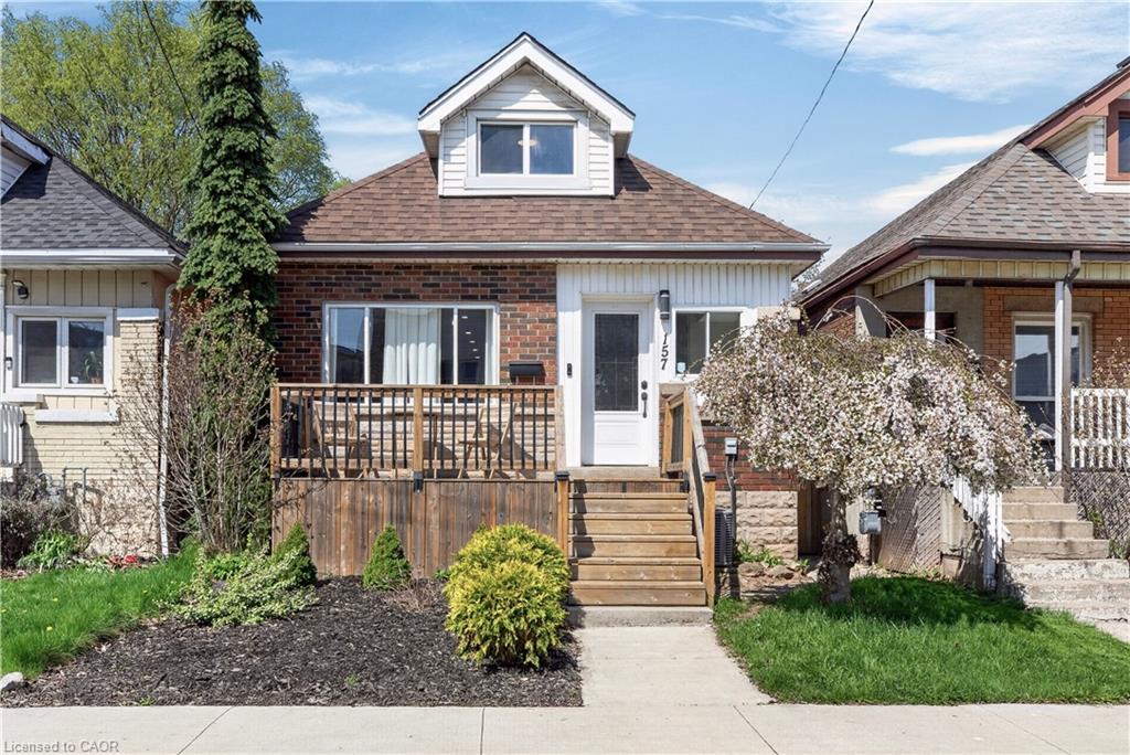 157 Cameron Avenue N Property Photo 1