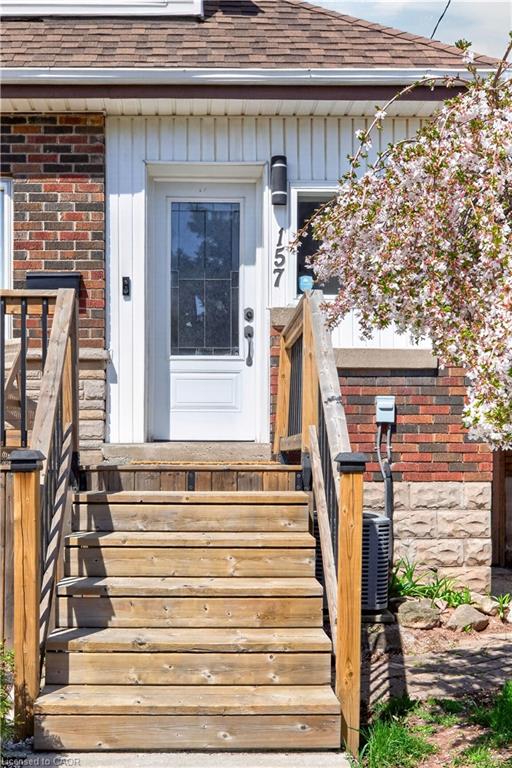 157 Cameron Avenue N Property Photo 2