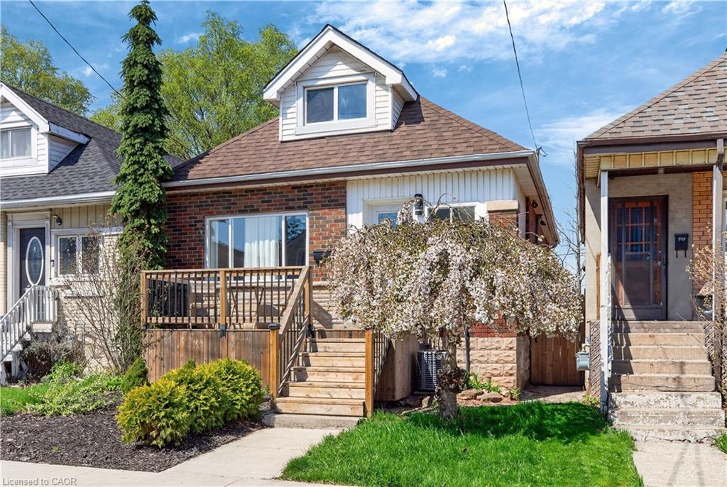 157 Cameron Avenue N Property Photo 3