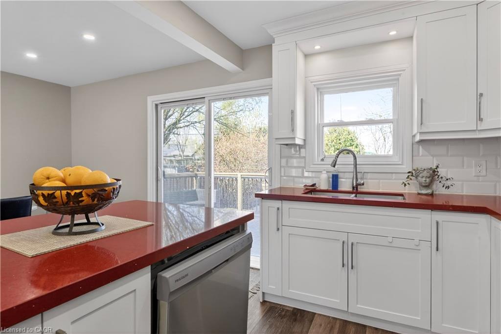 157 Cameron Avenue N Property Photo 23