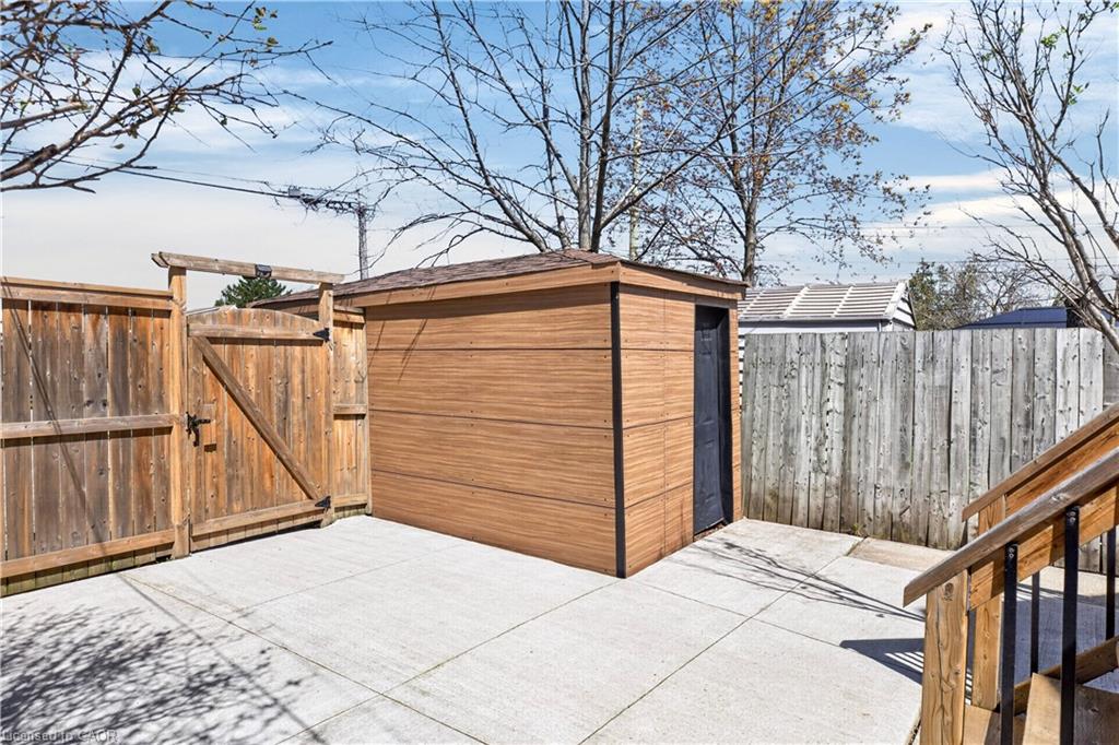 157 Cameron Avenue N Property Photo 36