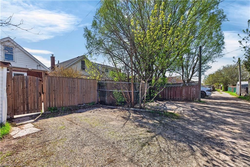 157 Cameron Avenue N Property Photo 39