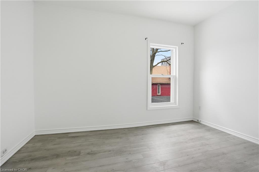 4-322 Barton Street E Property Photo 8
