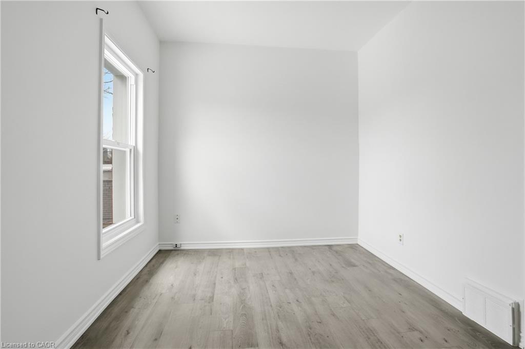 4-322 Barton Street E Property Photo 9
