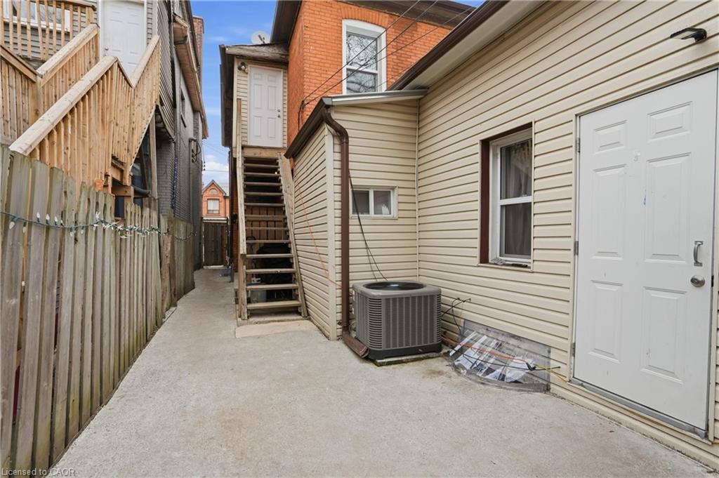 4-322 Barton Street E Property Photo 13