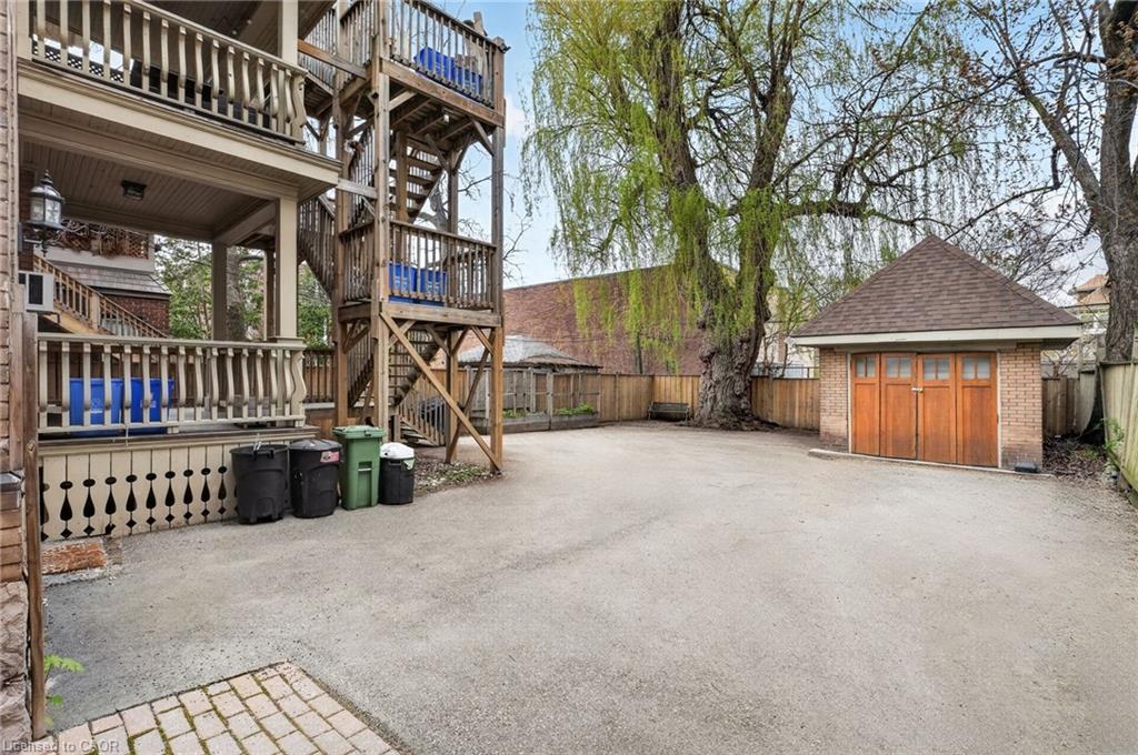 137 Sherman Avenue S Property Photo 3