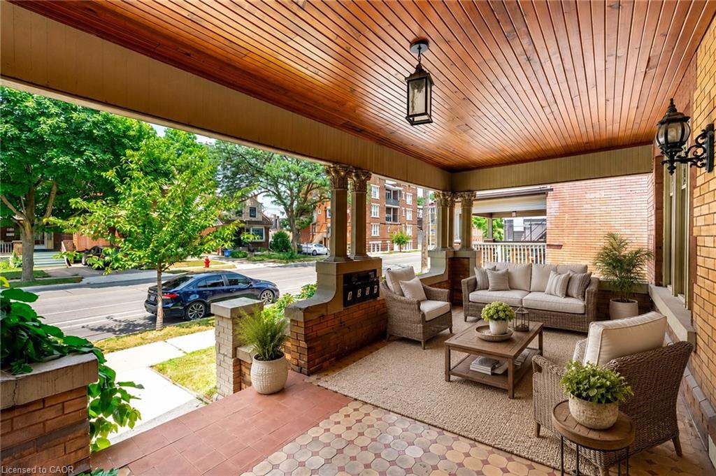 137 Sherman Avenue S Property Photo 4