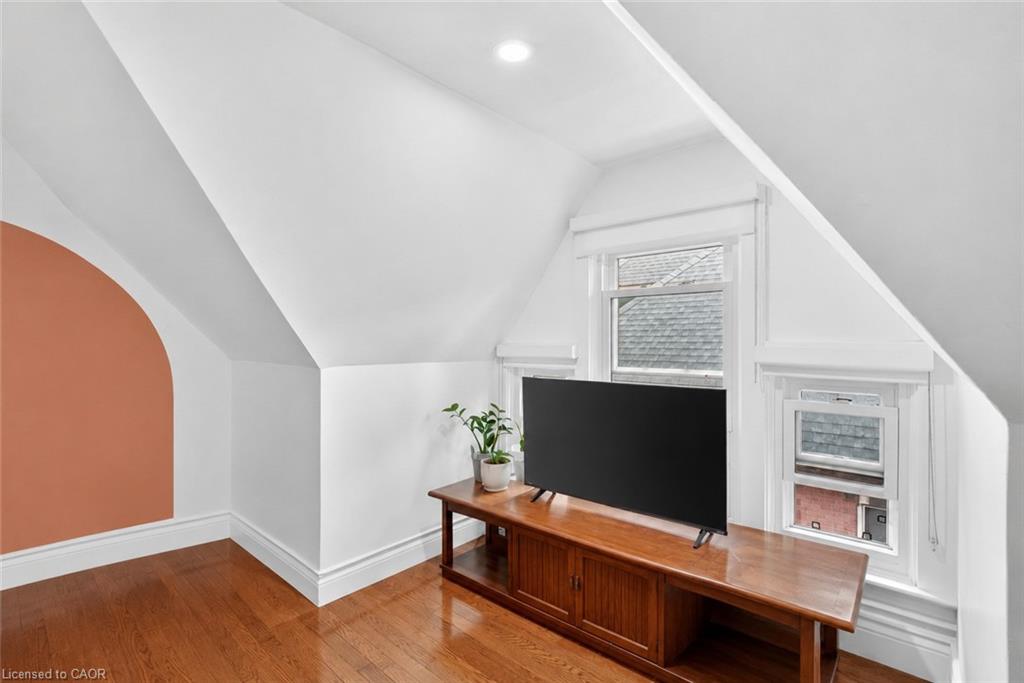 137 Sherman Avenue S Property Photo 24