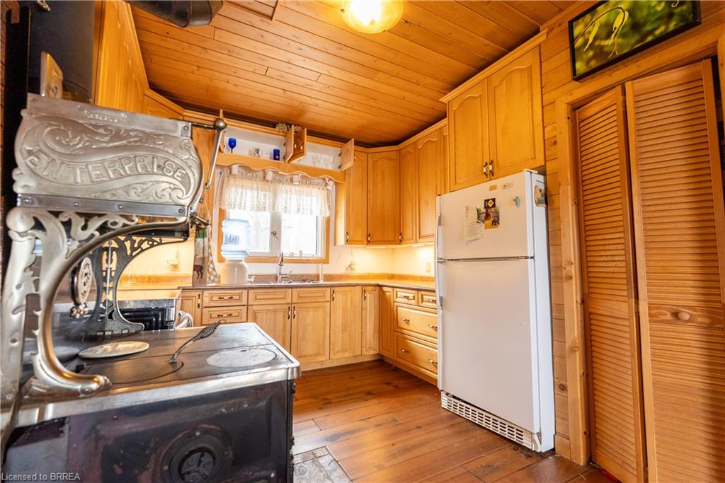 344 Perry Avenue Property Photo 8