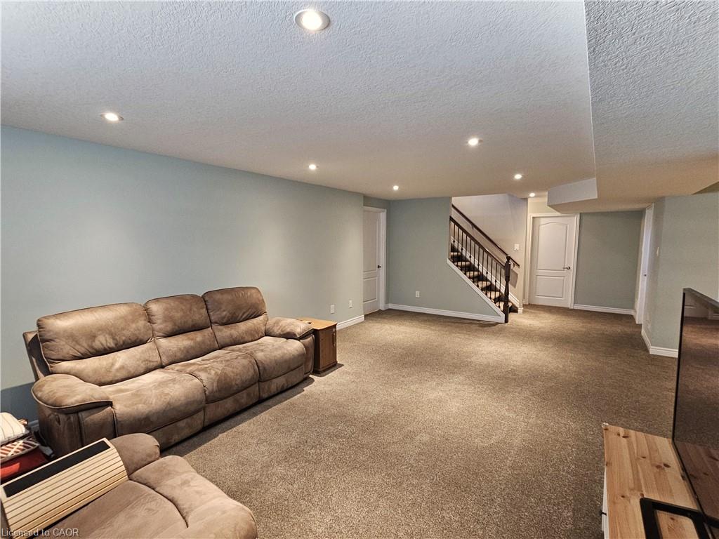98 Allandale Crescent Property Photo 32