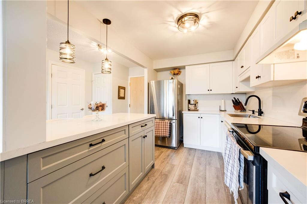 401-9 Bonheur Court Property Photo 4