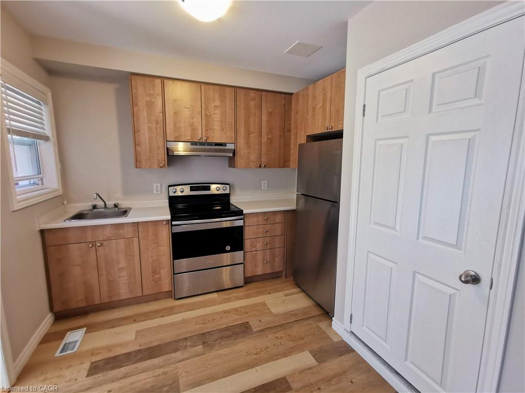 144 Ottawa Street S Property Photo 14