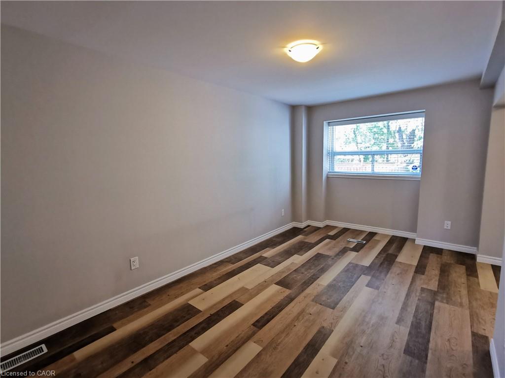 144 Ottawa Street S Property Photo 16