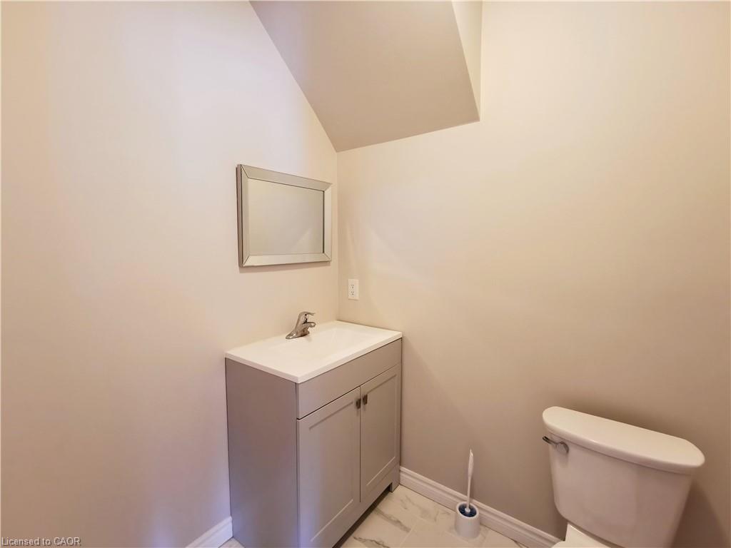 144 Ottawa Street S Property Photo 18