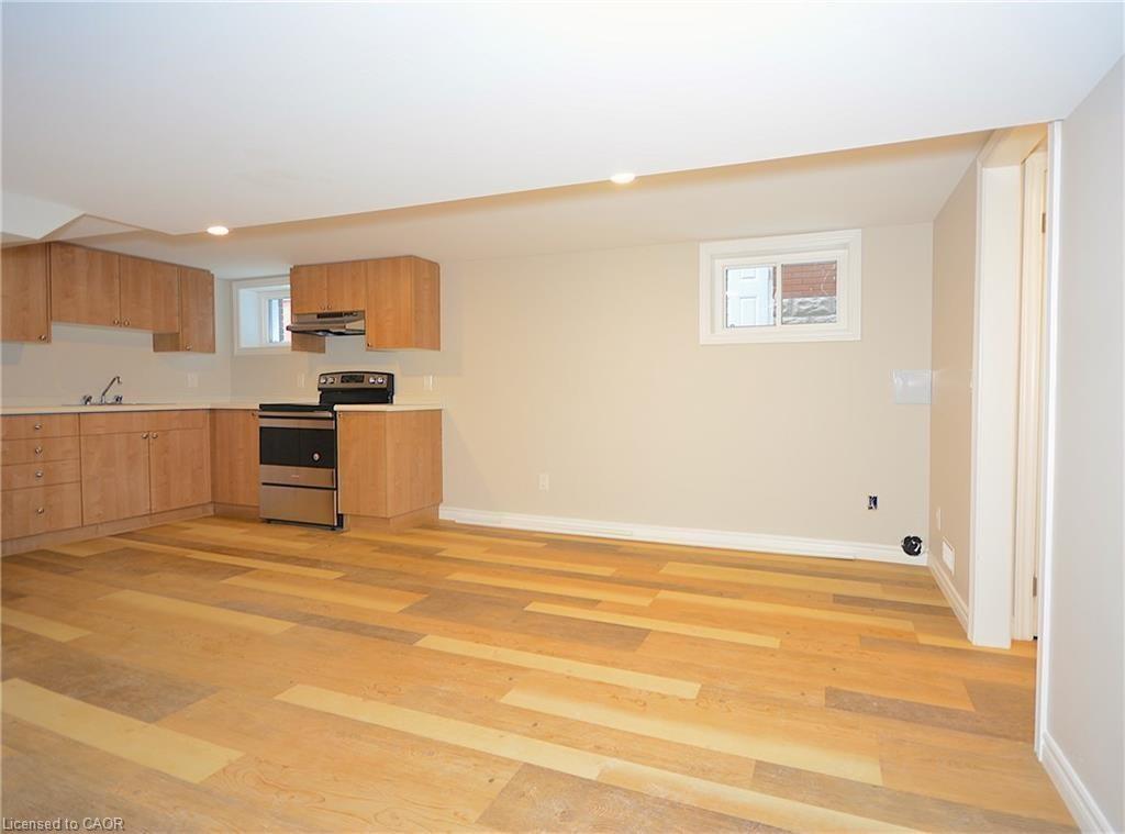 144 Ottawa Street S Property Photo 22