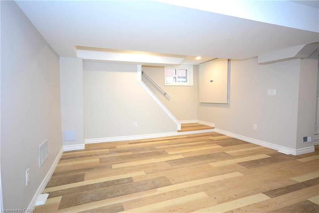 144 Ottawa Street S Property Photo 26