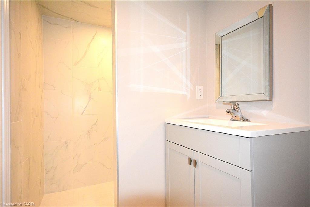 144 Ottawa Street S Property Photo 27