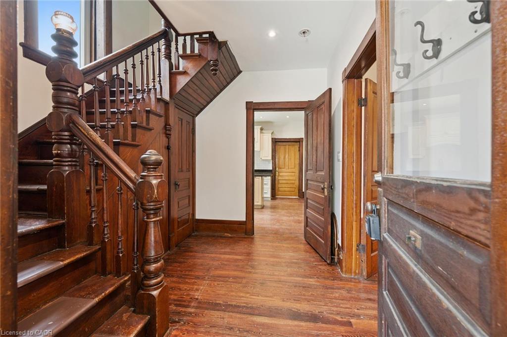 245 Lowther Street S Property Photo 6