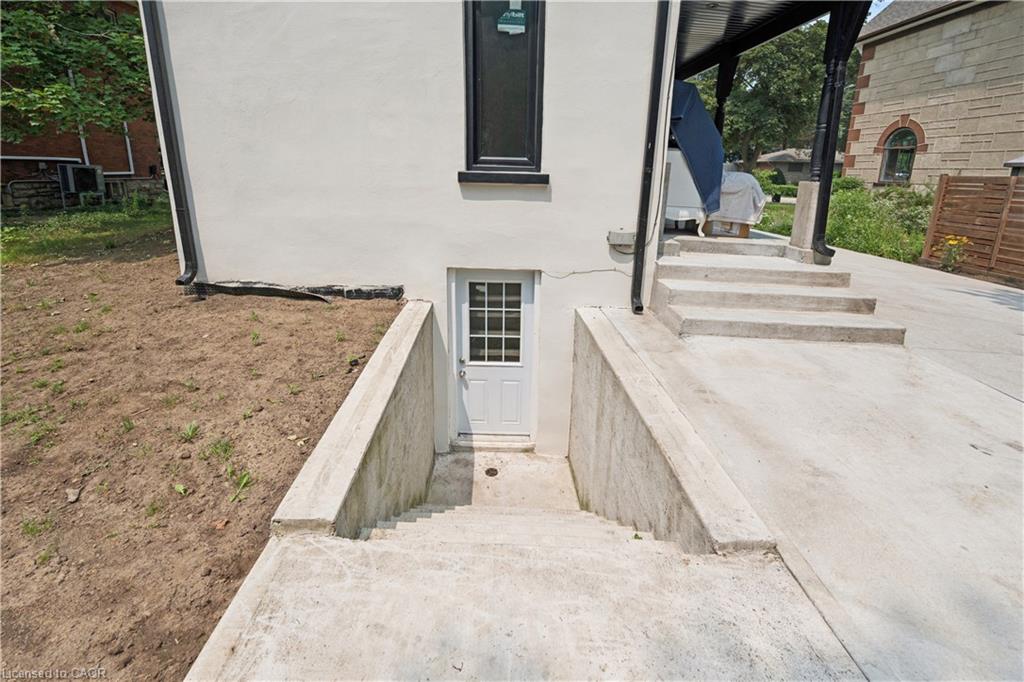 245 Lowther Street S Property Photo 42