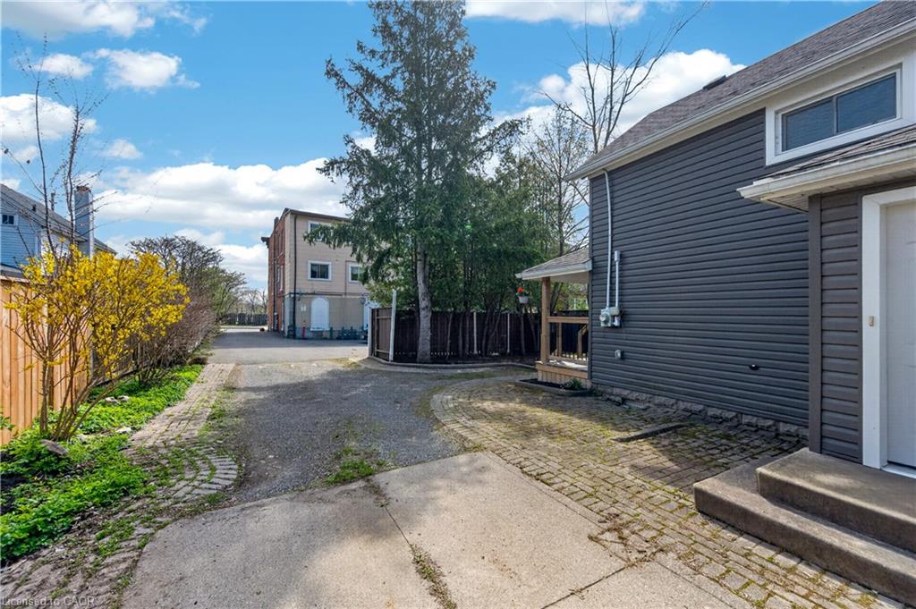 113 Niagara Street Property Photo 43