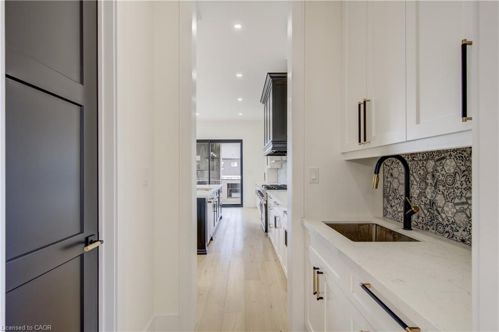 8 Edgeview Crescent Property Photo 9