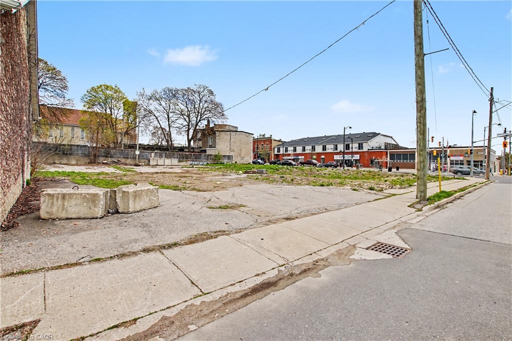 868 King Street E Property Photo 3