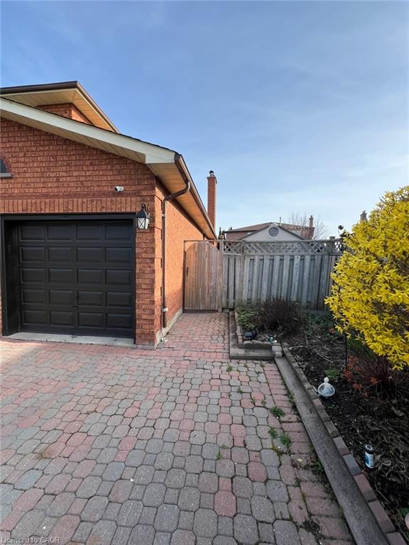 15 Ivory Court Property Photo 2