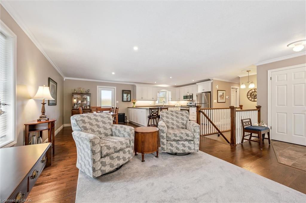495190 Traverston Road Property Photo 4