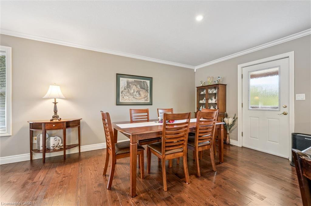 495190 Traverston Road Property Photo 5