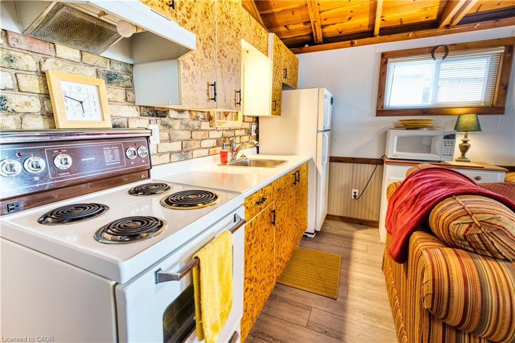 17 Bucks Park Property Photo 15