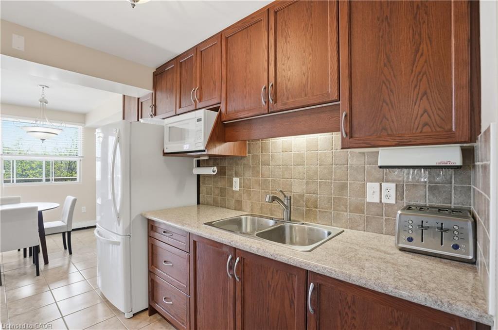 512-793 Colborne Street E Property Photo 9
