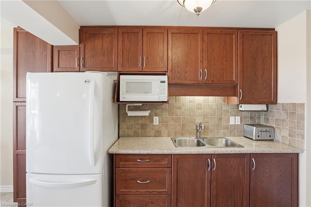 512-793 Colborne Street E Property Photo 10