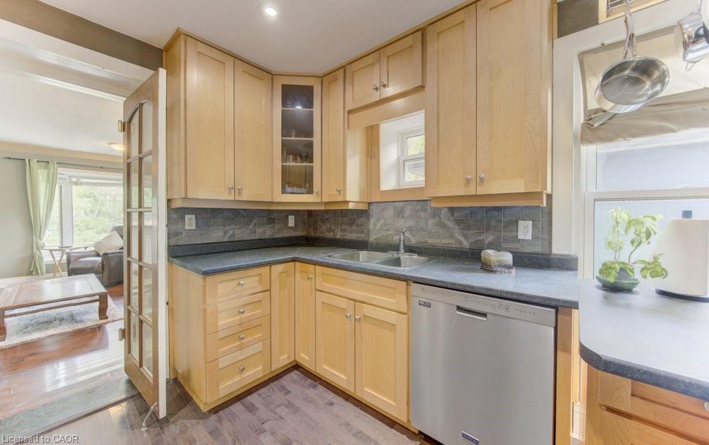 271 London Road W Property Photo 8