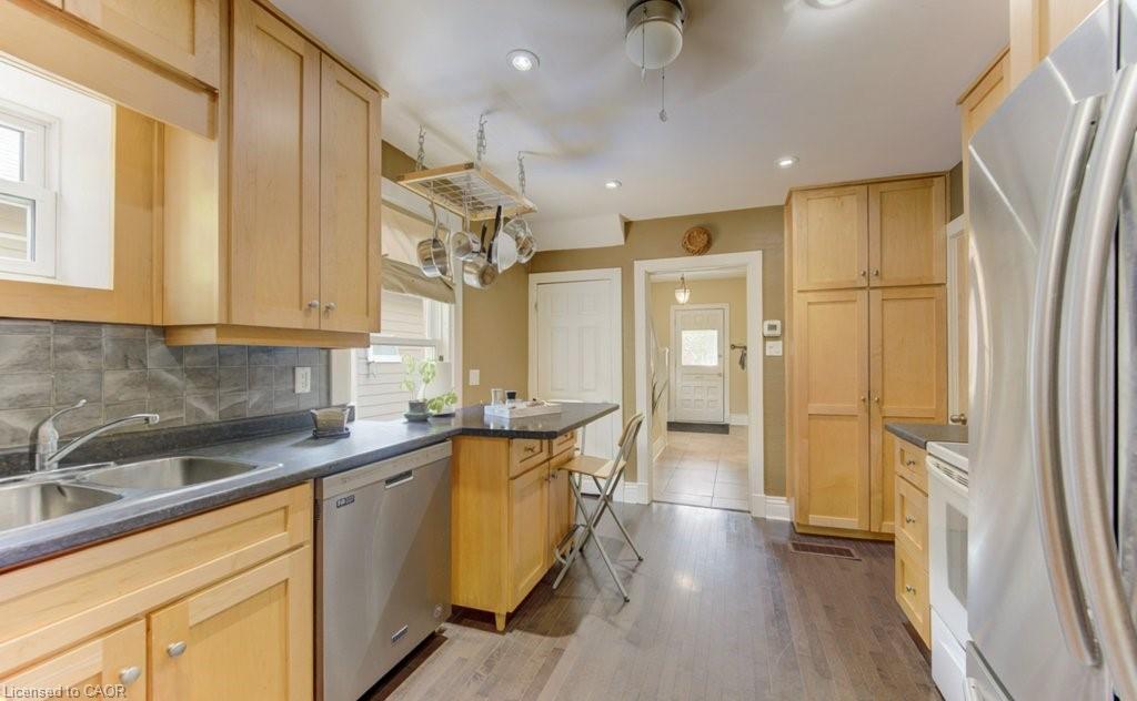 271 London Road W Property Photo 11