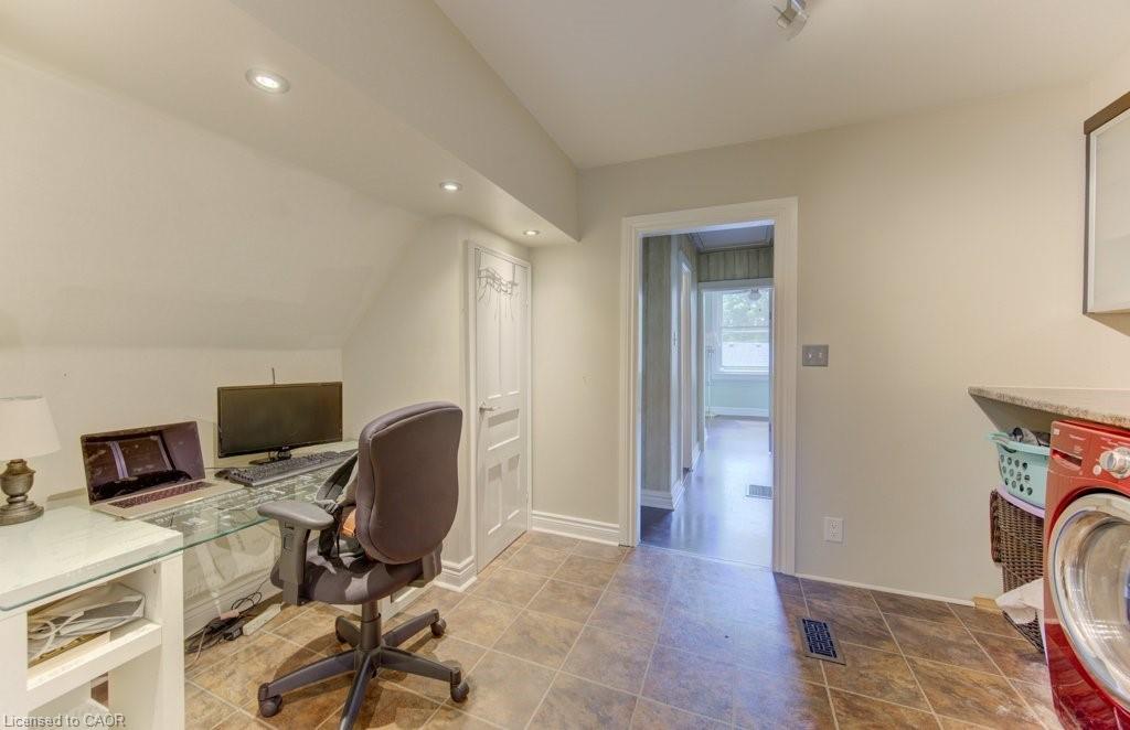 271 London Road W Property Photo 21