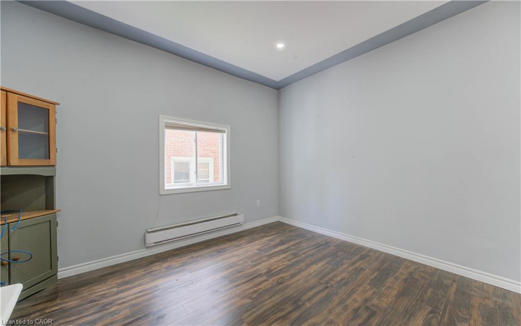 138 Courtland Avenue E Property Photo 10