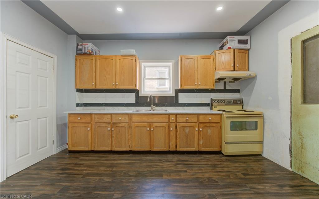 138 Courtland Avenue E Property Photo 11