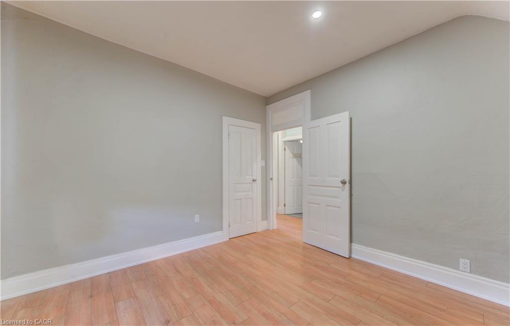 138 Courtland Avenue E Property Photo 13