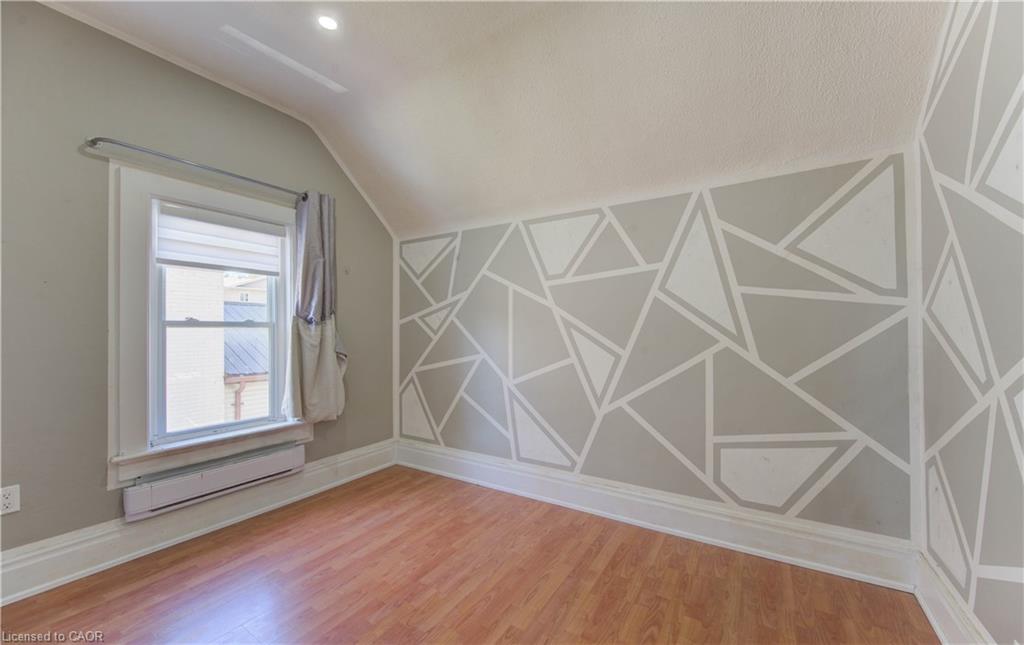 138 Courtland Avenue E Property Photo 14