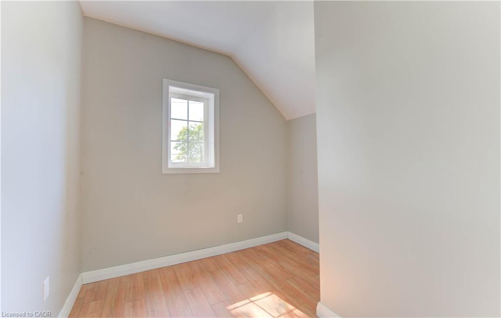 138 Courtland Avenue E Property Photo 18