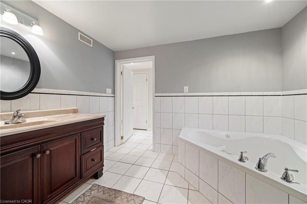 45-2737 King Street E Property Photo 27