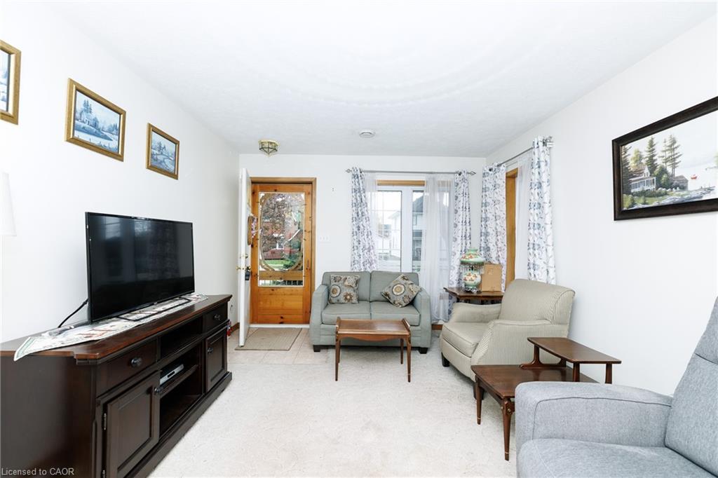 424 John Street Property Photo 7