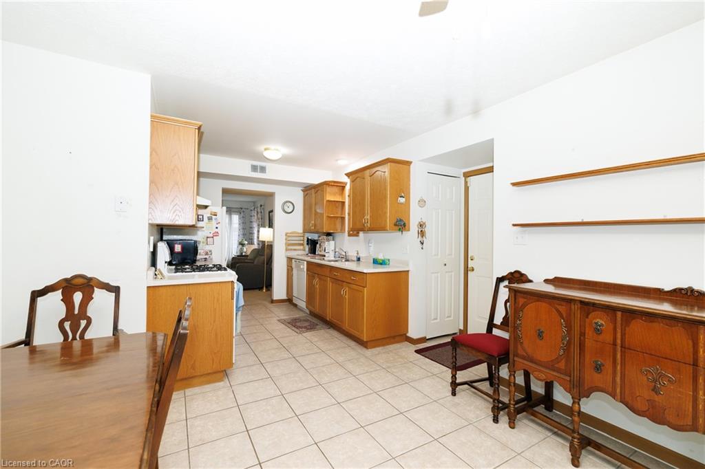 424 John Street Property Photo 11